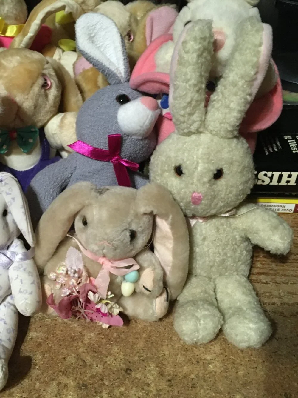 LOT OF 36 BUNNY RABBIT PLUSH BEANIE EASTER RUSS BERRIE APPLAUSE ENERGIZER BUNNY